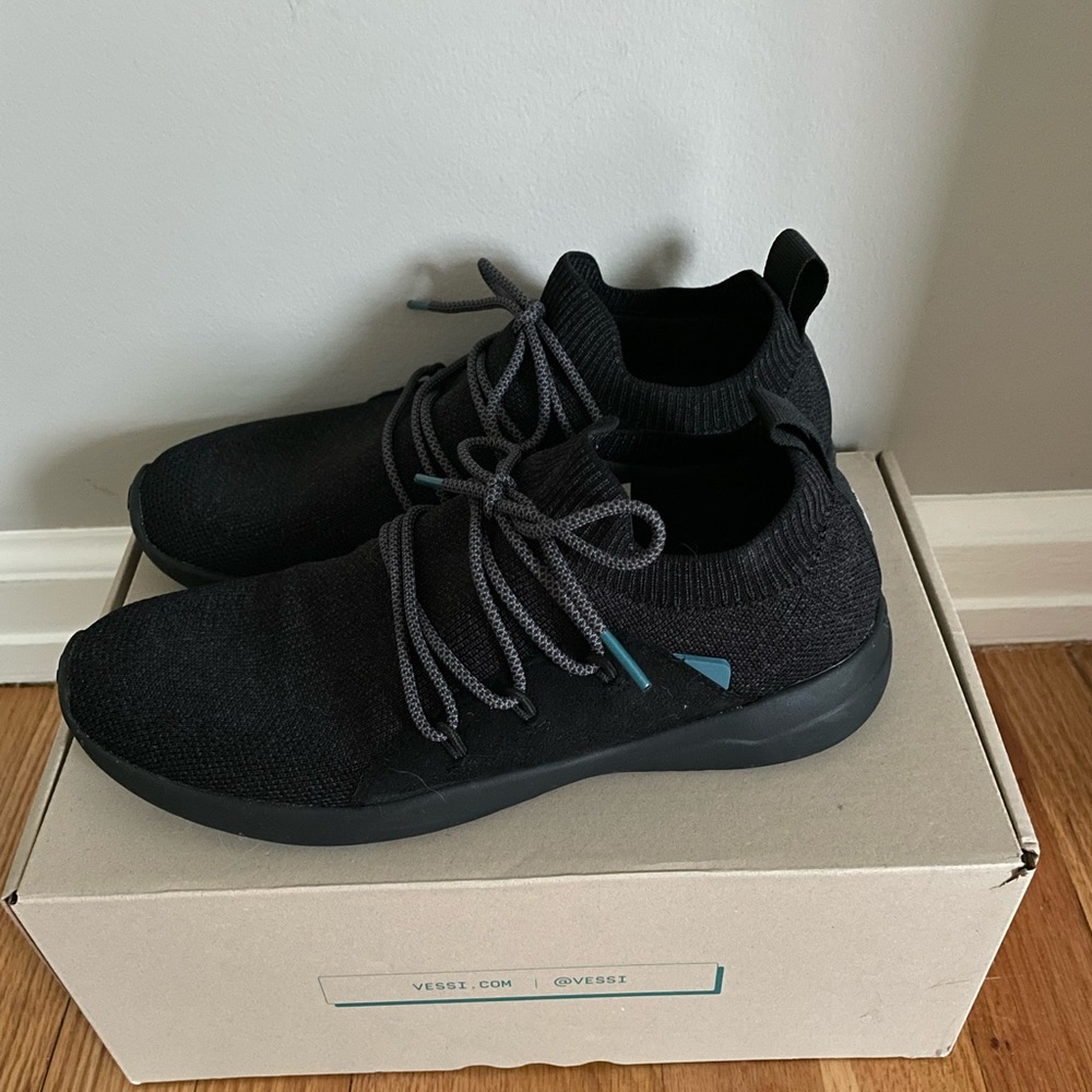 Vessi Cityscape sneakers women’s size 7 Storm black on black